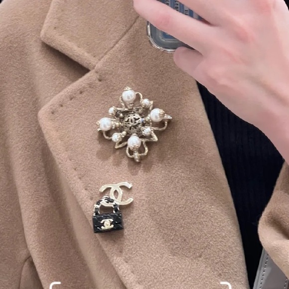 Chanel 23C Brooch - Picture 5 of 5